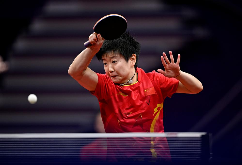 色的年轻前 色的年轻前